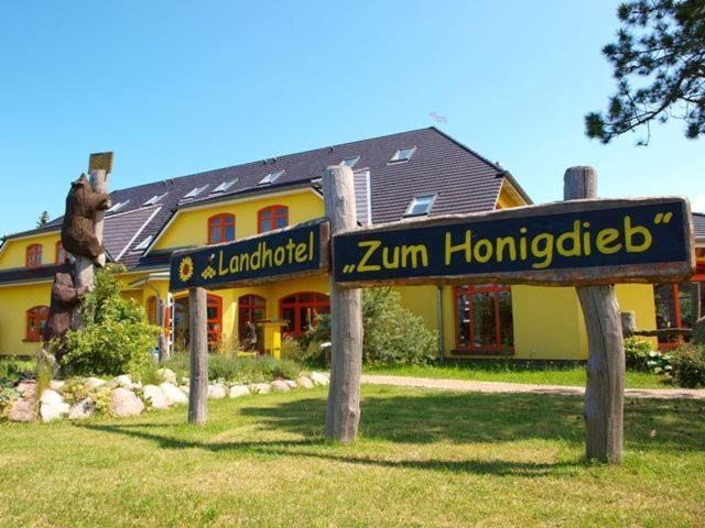 Landhotel Zum Honigdieb Ribnitz-Damgarten Exteriör bild