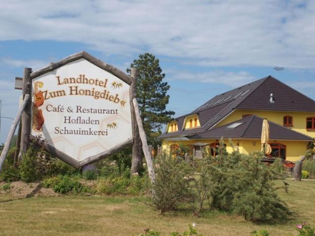 Landhotel Zum Honigdieb Ribnitz-Damgarten Exteriör bild